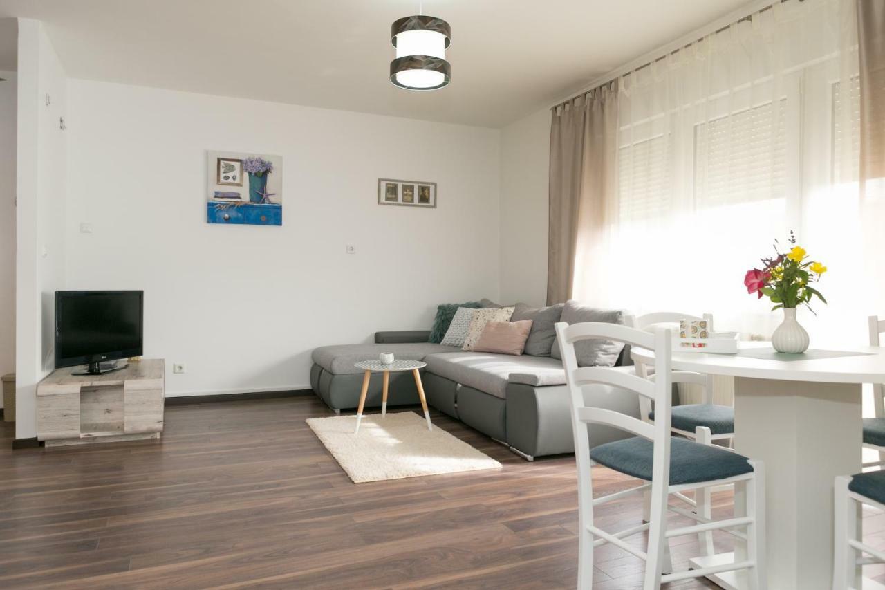 Апартаменти Apartman Maja Оточац Екстер'єр фото