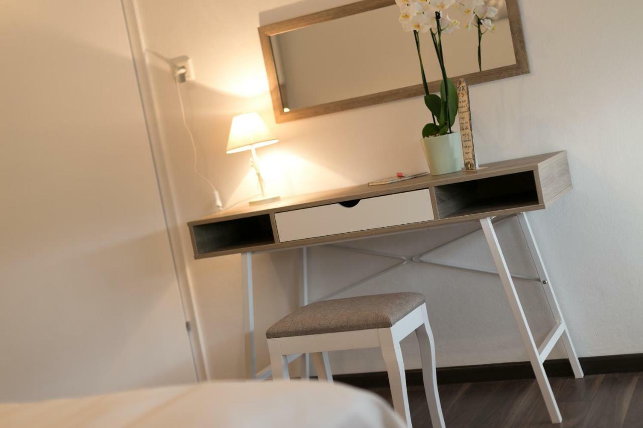 Апартаменти Apartman Maja Оточац Екстер'єр фото